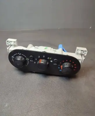 Opel Vivaro Climate control unit E1093049AC
