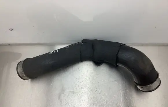 Mercedes-Benz E W211 Intercooler pipe mounting bracket 