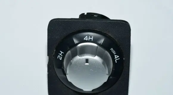 Isuzu D-Max Other switches/knobs/shifts M43731