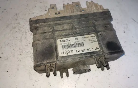 Volkswagen Golf III Engine control unit/module 8A0907311H 0261203184 0261203185