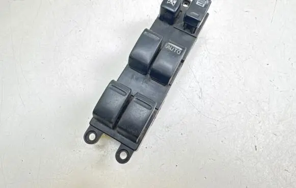 Nissan X-Trail T30 Electric window control switch