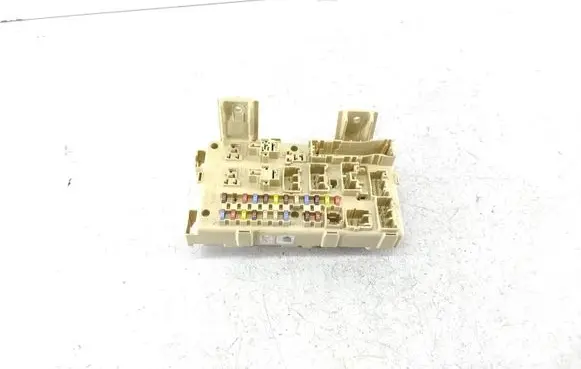 Toyota Avensis T250 Fuse module 8264105020A 4340602450