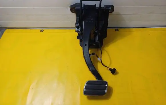 Porsche Panamera (970) Brake pedal 97042306501