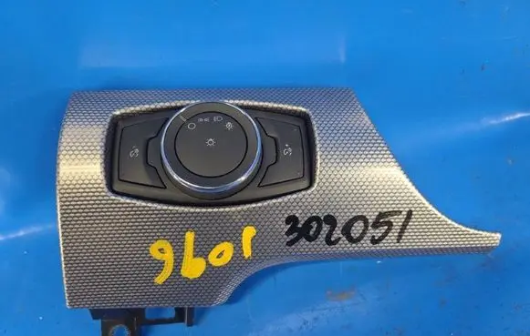 Ford Mustang VI Headlight wiper arm DG9Z11654CA