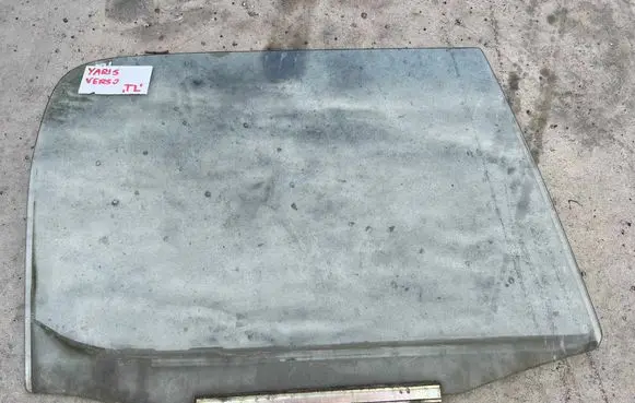Toyota Yaris Verso Rear side window 43R005834