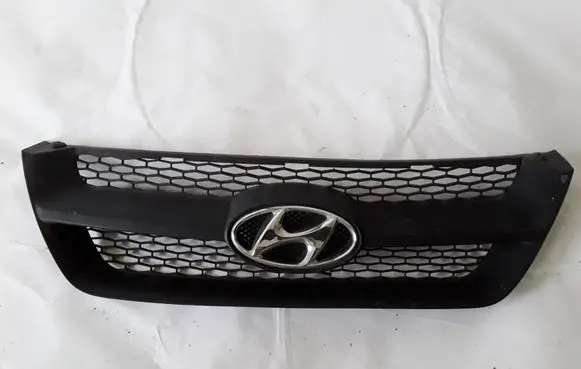 Hyundai Sonata Front bumper upper radiator grill 862512