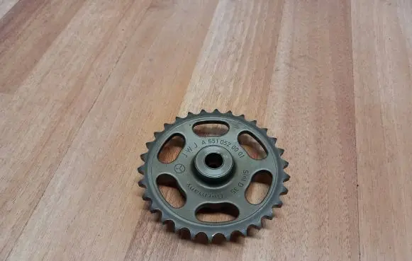 Mercedes-Benz C W204 Timing chain sprocket A6510520001 A6510520000