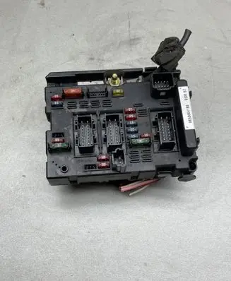 Peugeot 206 Fuse module 9650664180 BSMB2
