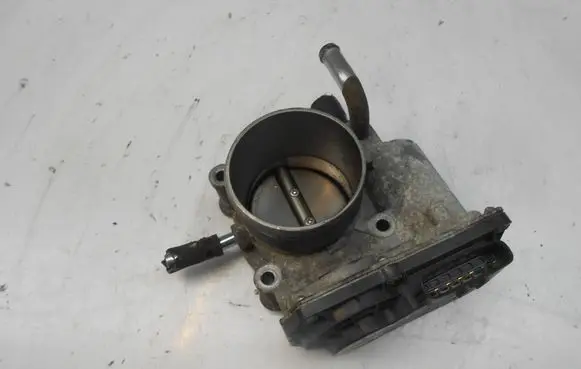 KIA Carens IV Electric throttle body valve 351002B300
