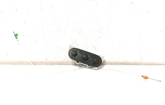 Opel Vivaro Air conditioner control unit module E1093049AC