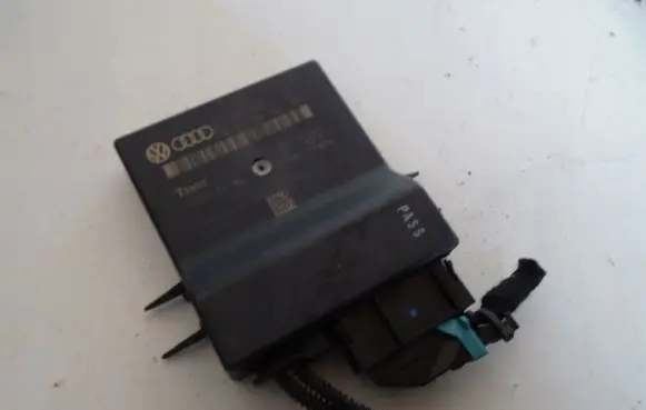 Audi A6 S6 C6 4F Gateway control module 4L0907468