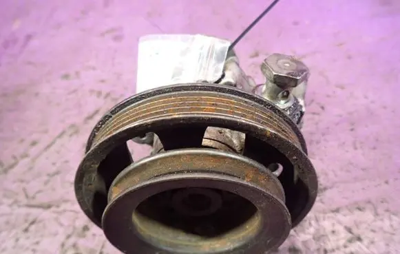 Audi A4 S4 B5 8D Power steering pump