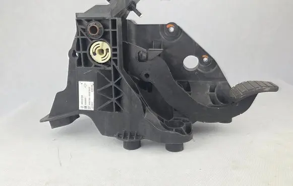 Renault Trafic III (X82) Brake pedal 465010176R 81007104 93868407