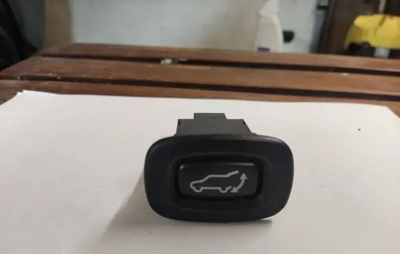 Mitsubishi Outlander Tailgate/trunk/boot open switch 