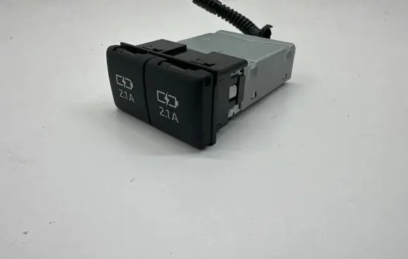 Toyota Camry VIII XV70 USB socket connector 8553233010