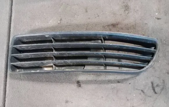Audi A4 S4 B5 8D Front bumper lower grill 8D0807345