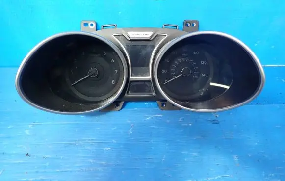 Hyundai Veloster Speedometer (instrument cluster) 94011-2V130