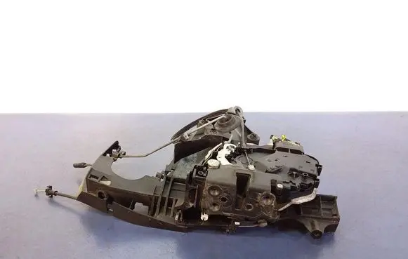 Volvo V50 Front door lock 30799334