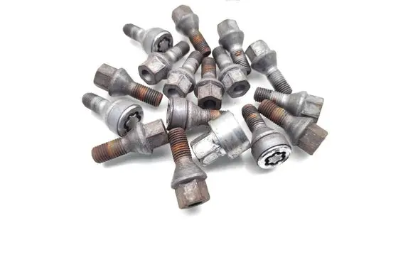 MG 6 Anti-theft wheel nuts and lock 