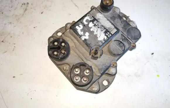 Mercedes-Benz E W124 Ignition amplifier control unit 0085459432