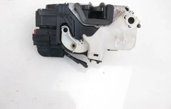 Opel Insignia A Front door lock 13503150