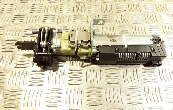 Volkswagen PASSAT B7 Tailgate hydraulic pump motor 3C9827383J
