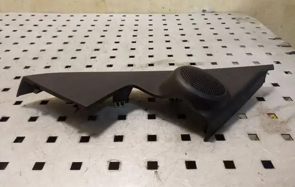 Front door high frequency speaker