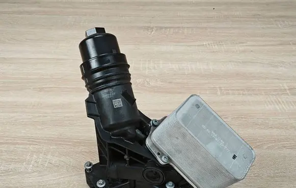BMW 8 G16 Oil filter mounting bracket 8482015