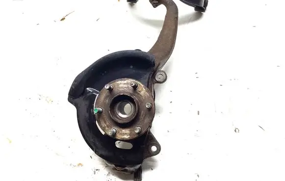 Nissan Navara D23 Front wheel hub spindle knuckle