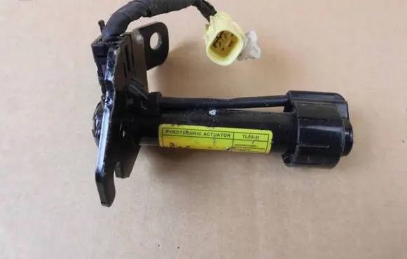 Hyundai Tucson TL Bonnet Pedestrian Airbag Actuator 79150D7000