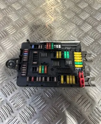 BMW 4 F36 Gran coupe Fuse module 9389074