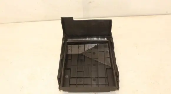 Volkswagen Caddy Fuse box cover 1K0937132F
