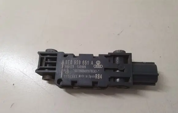Audi A4 S4 B7 8E 8H Airbag deployment crash/impact sensor 8E0959651A