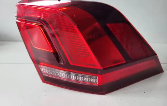 Volkswagen Tiguan Rear/tail lights 5NA9455