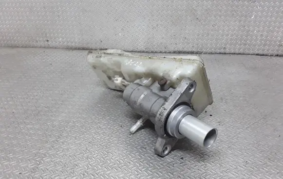 Master brake cylinder