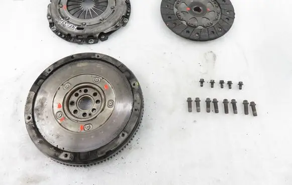 Ford Focus Dual mass flywheel 186400010 3082000607 8000009939