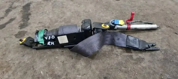 Volvo V70 Front seatbelt 8626240