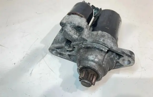 Volkswagen Golf VI Starter motor 001120403