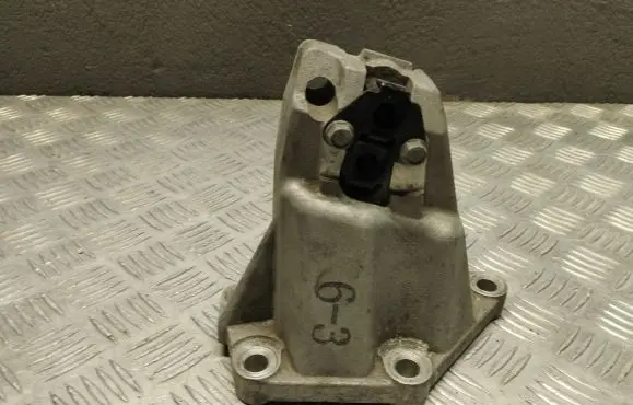 Hyundai Tucson LM Engine mounting bracket