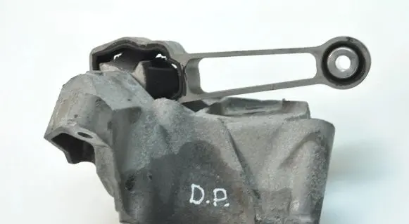 Volvo S80 Engine mount bracket
