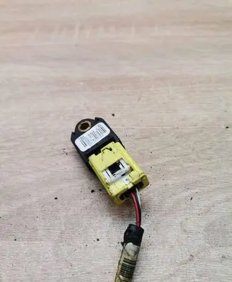 Toyota Avensis T270 Airbag deployment crash/impact sensor 8983105040