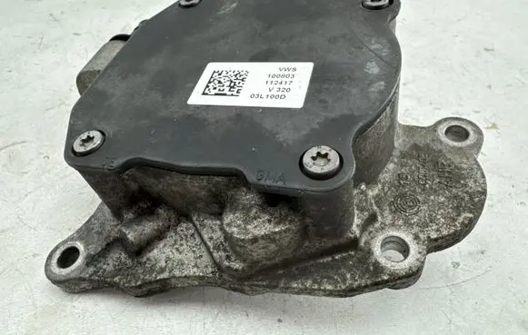 Volkswagen Golf VI Vacuum pump 03L145207