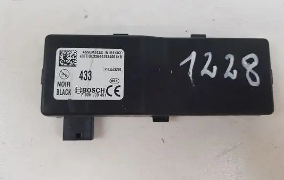 Opel Astra J Door central lock control unit/module 13503204
