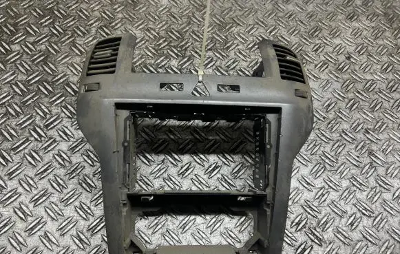 Opel Zafira B Dash center air vent grill 213680437