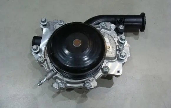Mercedes-Benz E W212 Water pump A6512007701
