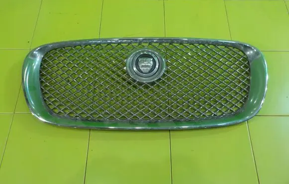 Jaguar XF X250 Front bumper upper radiator grill 8X23018K28AA XP49