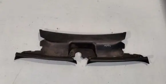 Engine bonnet/hood lock trim molding