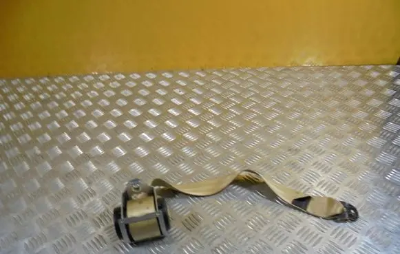 Middle seatbelt (rear)