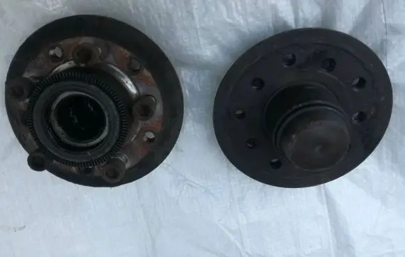 Mercedes-Benz W123 Front wheel bearing hub 1163343401
