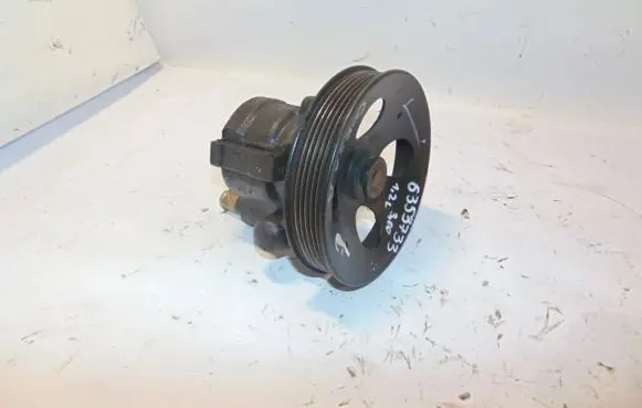 Opel Corsa B Power steering pump 90466998 26025012 90409232
